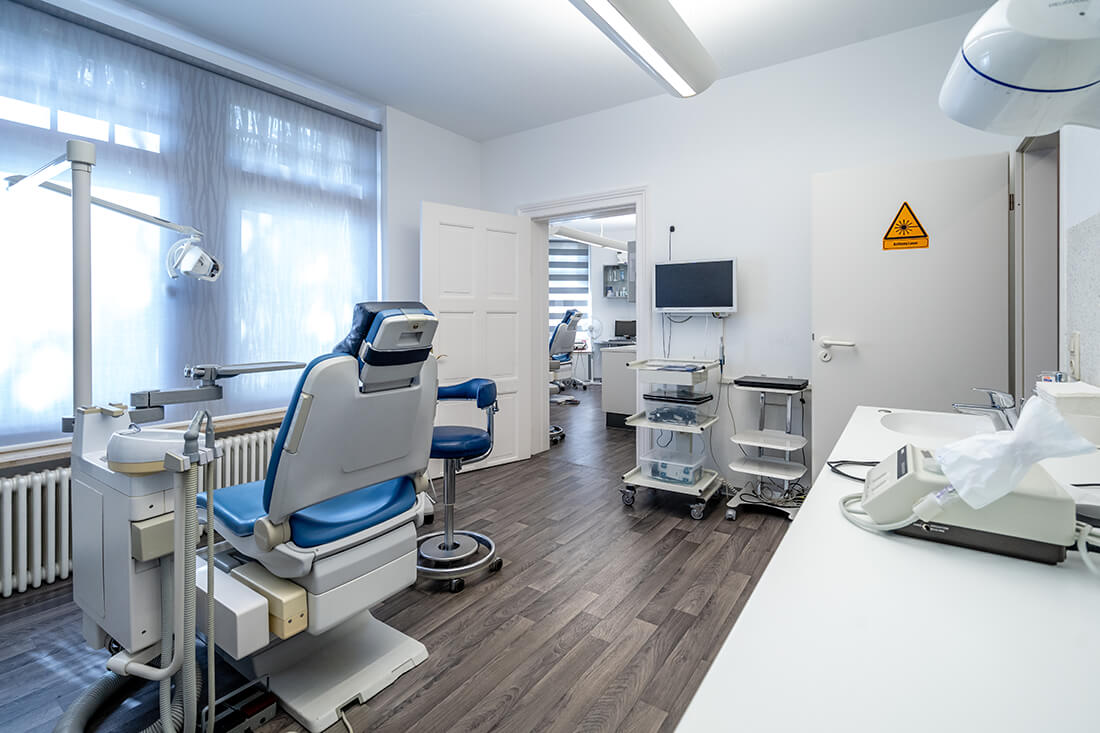 Zahnärztin Eisleben - Brockmann - ein Behandlungszimmer der Praxis