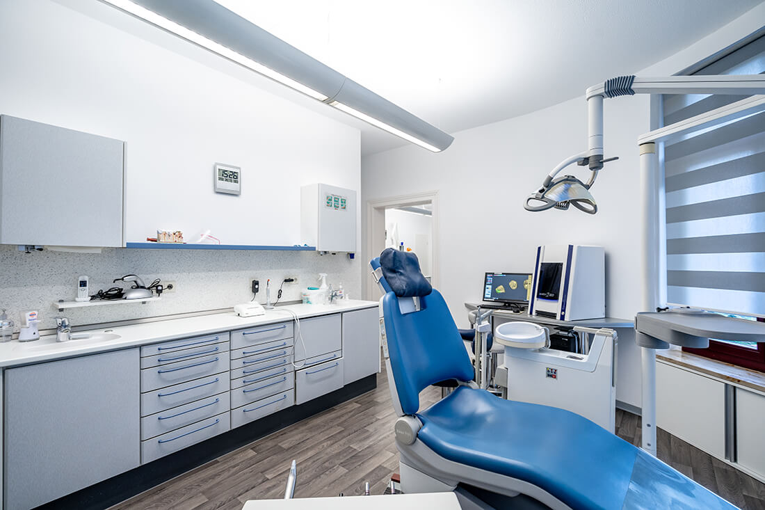 Zahnärztin Eisleben - Brockmann - ein Behandlungszimmer der Praxis